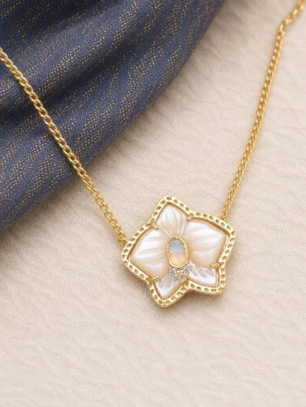 Kendra Scott Joelle Orchid Gold Pendant Necklace